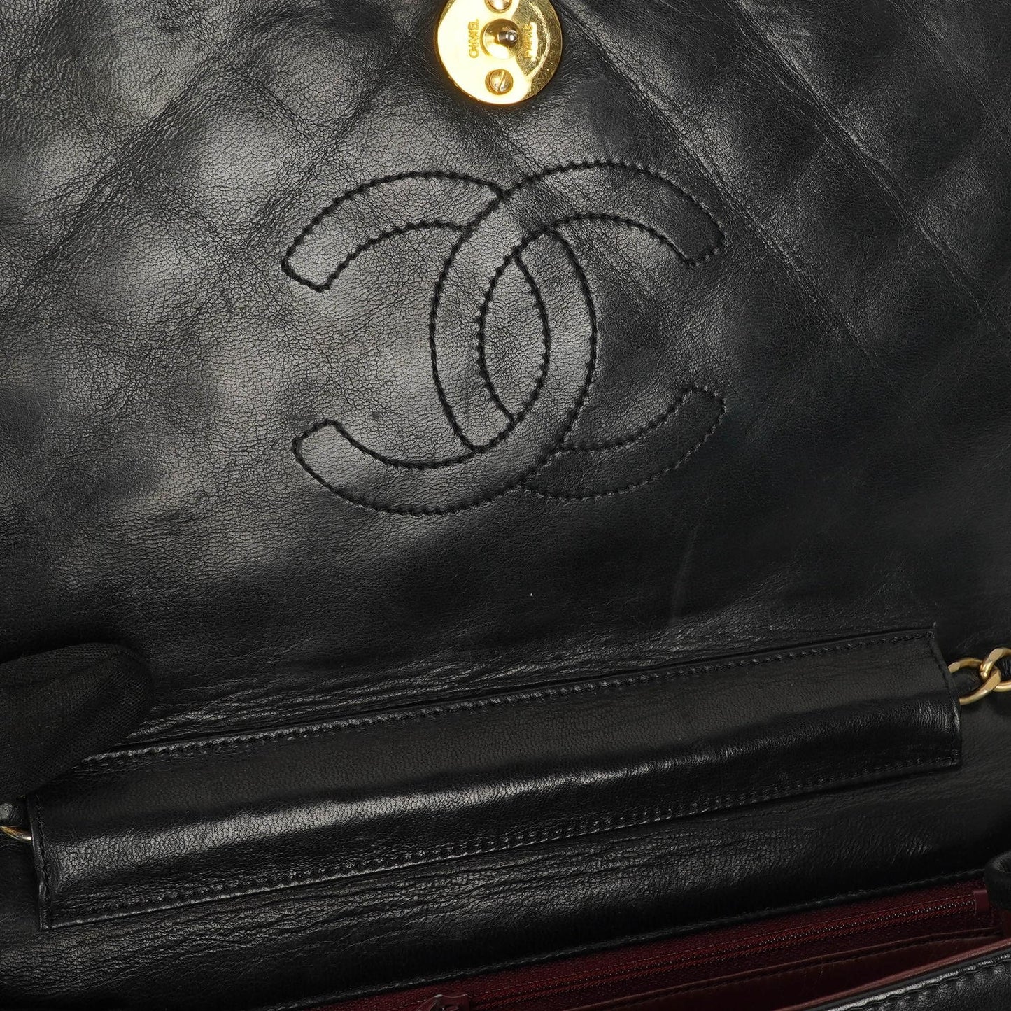 Chanel Classic Vollklappentasche aus schwarzem gestepptem Lammleder mit 24K vergoldeten Beschlägen