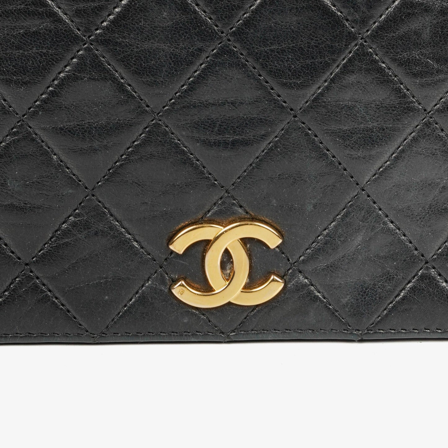 Chanel Classic Vollklappentasche aus schwarzem gestepptem Lammleder mit 24K vergoldeten Beschlägen