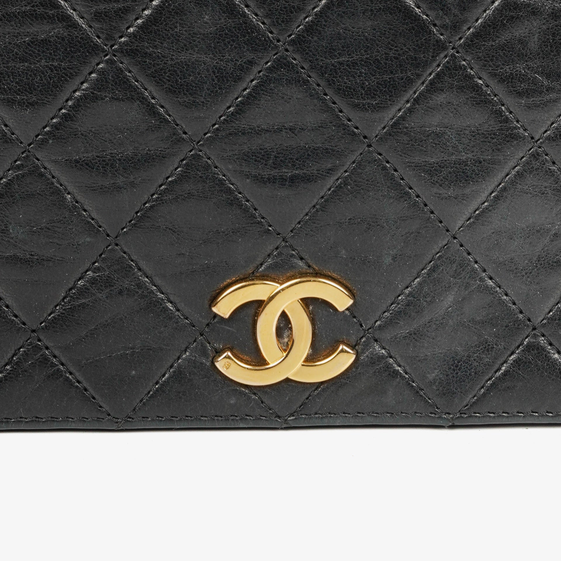 Chanel Classic Vollklappentasche aus schwarzem gestepptem Lammleder mit 24K vergoldeten Beschlägen