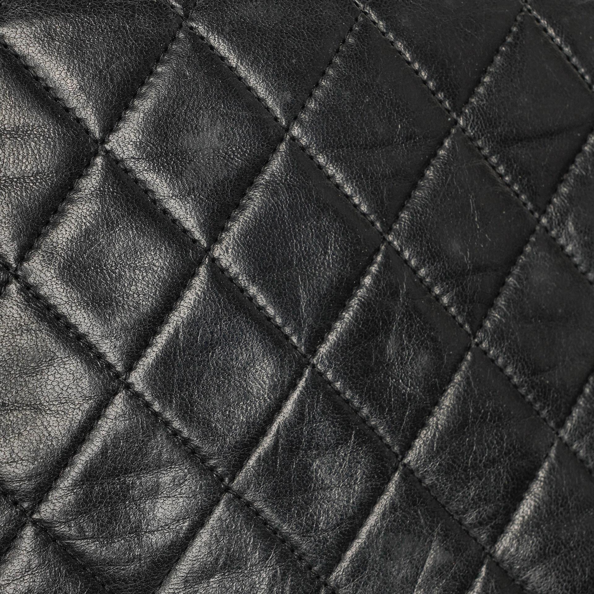 Chanel Classic Vollklappentasche aus schwarzem gestepptem Lammleder mit 24K vergoldeten Beschlägen