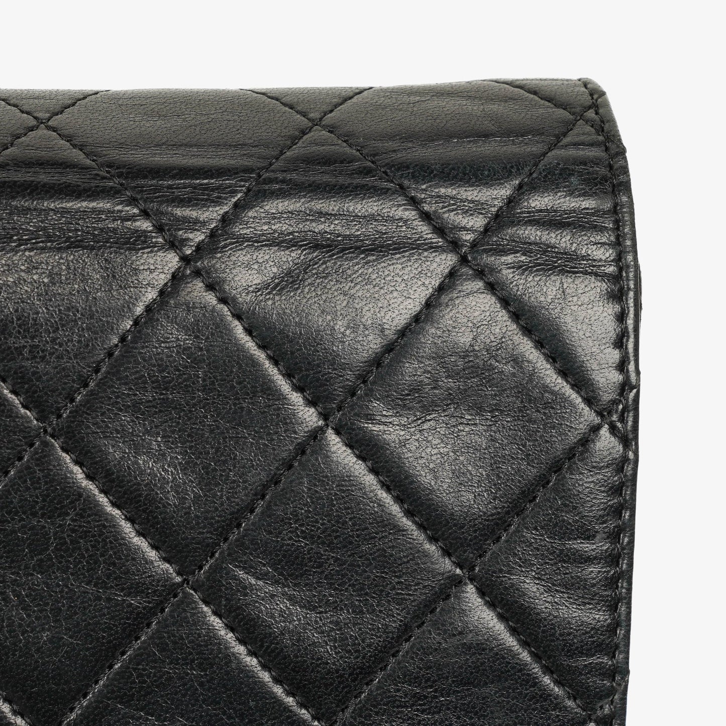 Chanel Classic Vollklappentasche aus schwarzem gestepptem Lammleder mit 24K vergoldeten Beschlägen