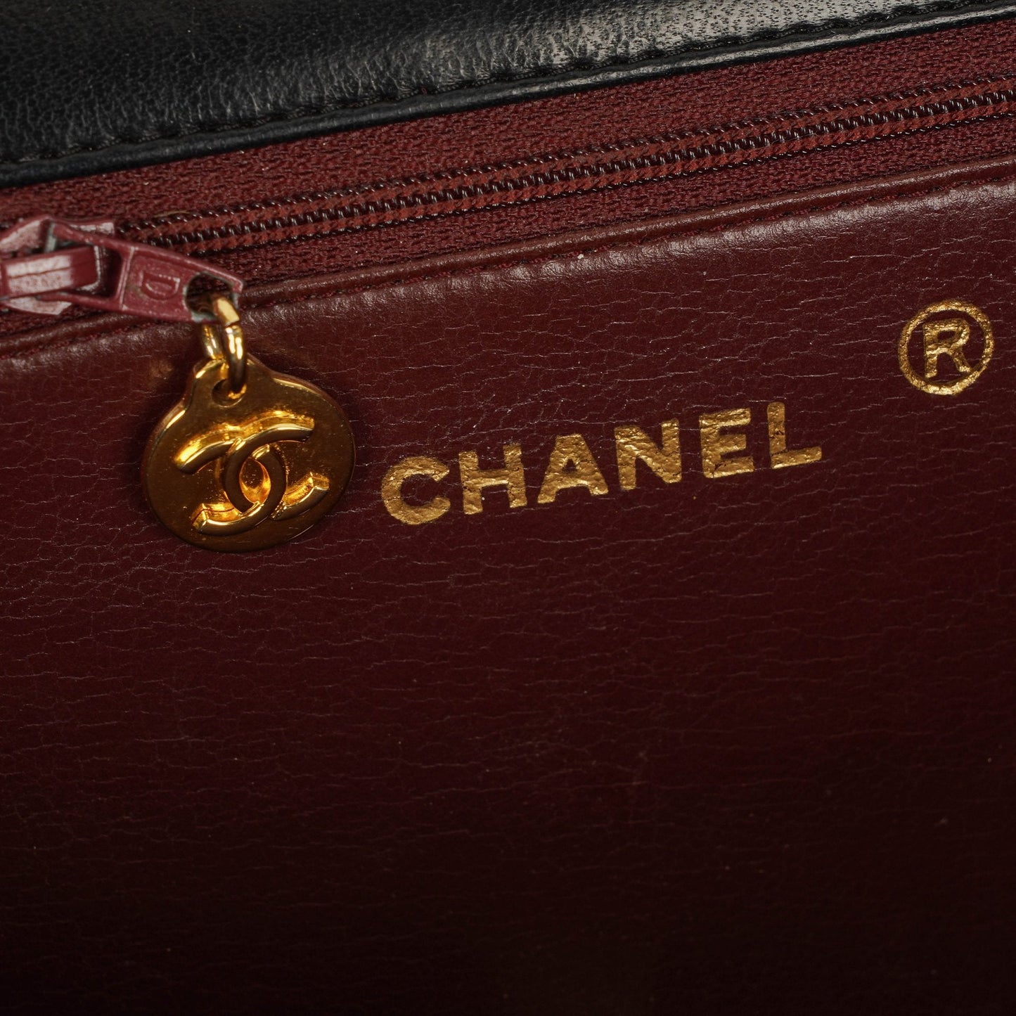 Chanel Classic Full Flap Tasche aus schwarzem gestepptem Lammleder mit 24K vergoldeter Hardware