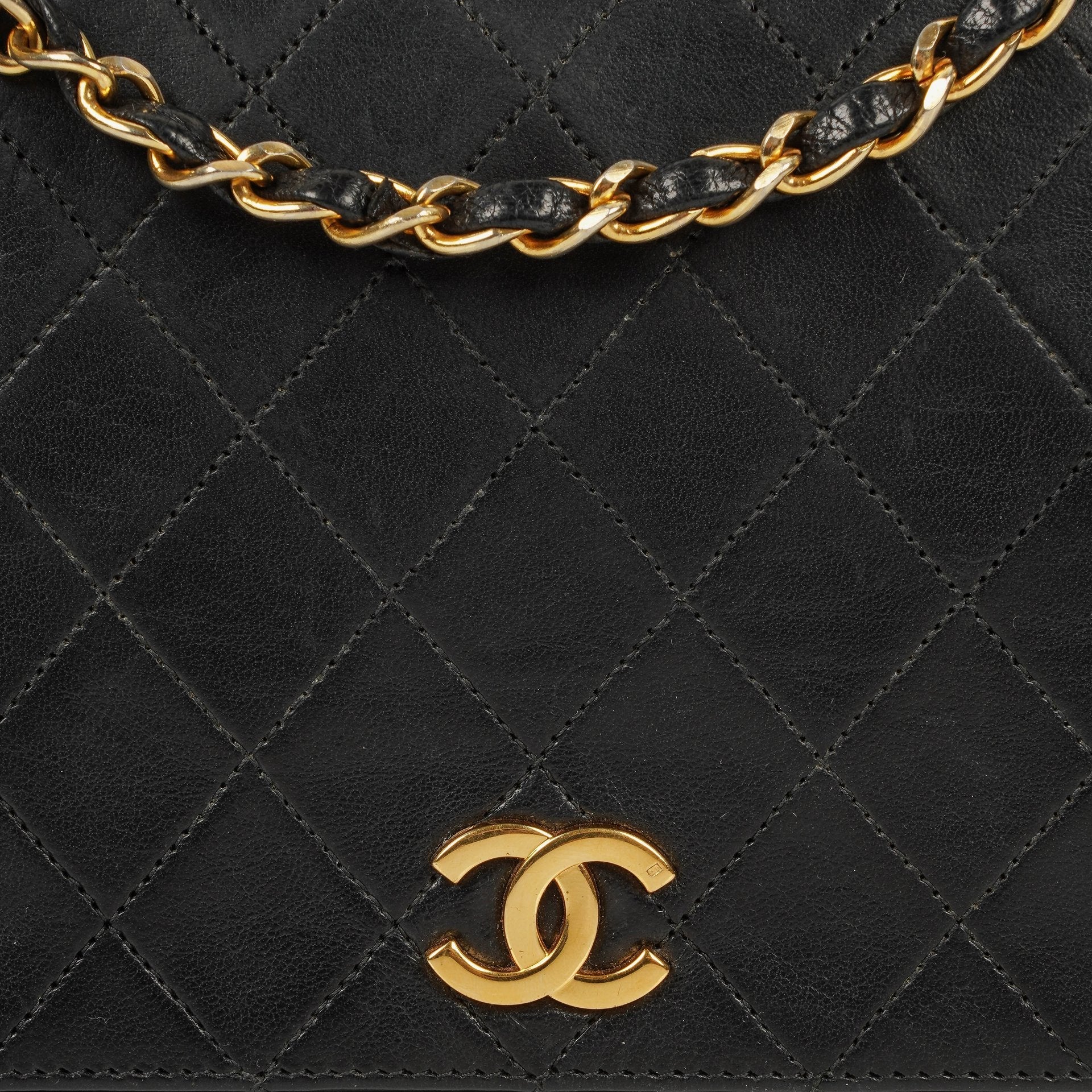 Chanel Classic Full Flap Tasche aus schwarzem gestepptem Lammleder mit 24K vergoldeter Hardware