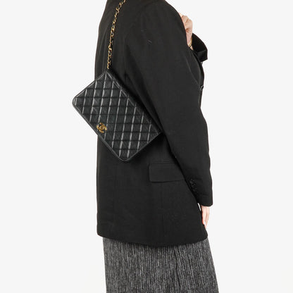Chanel Classic Full Flap Bag aus schwarzem gestepptem Lammleder mit 24K vergoldeter Hardware