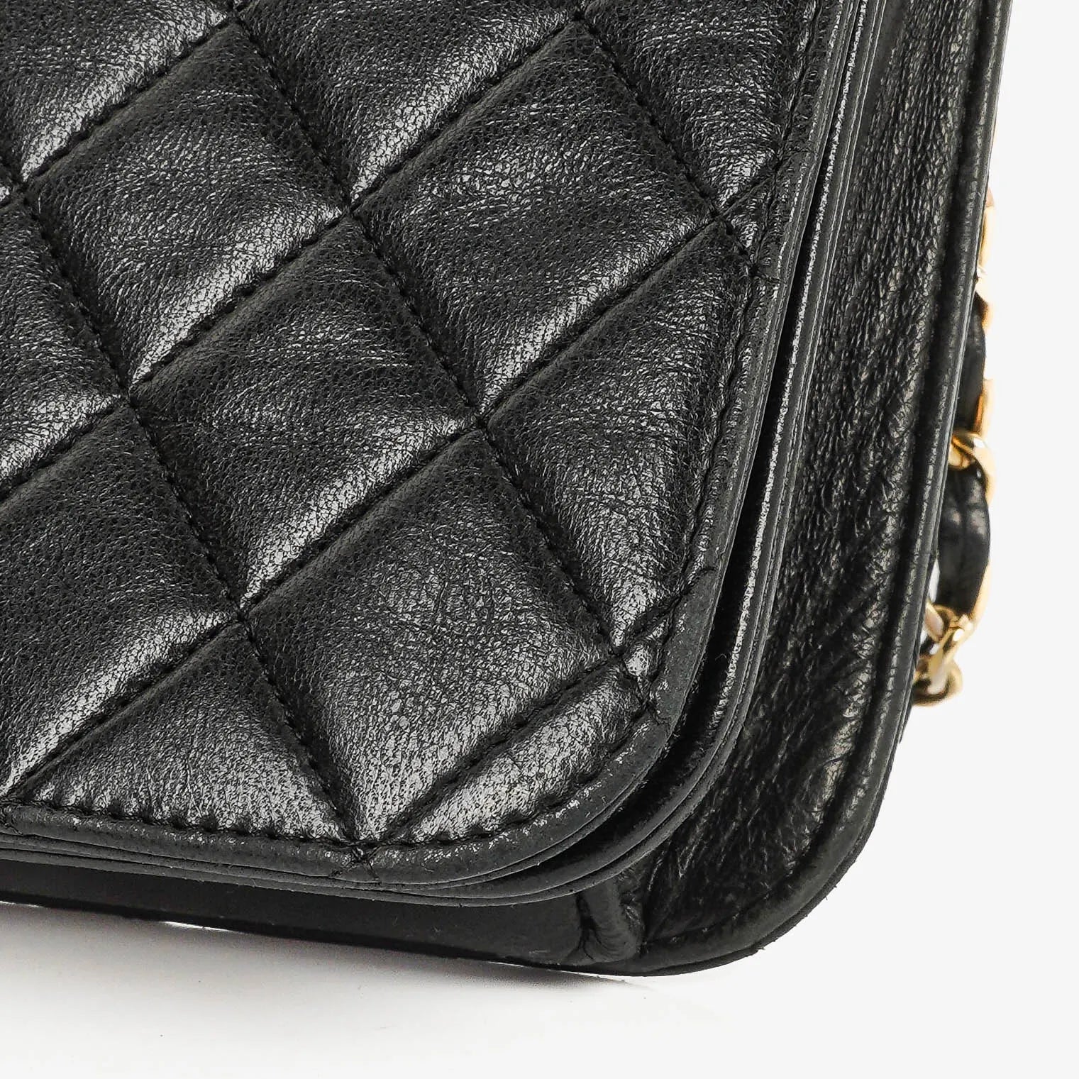 Chanel Classic Full Flap Bag aus schwarzem gestepptem Lammleder mit 24K vergoldeter Hardware