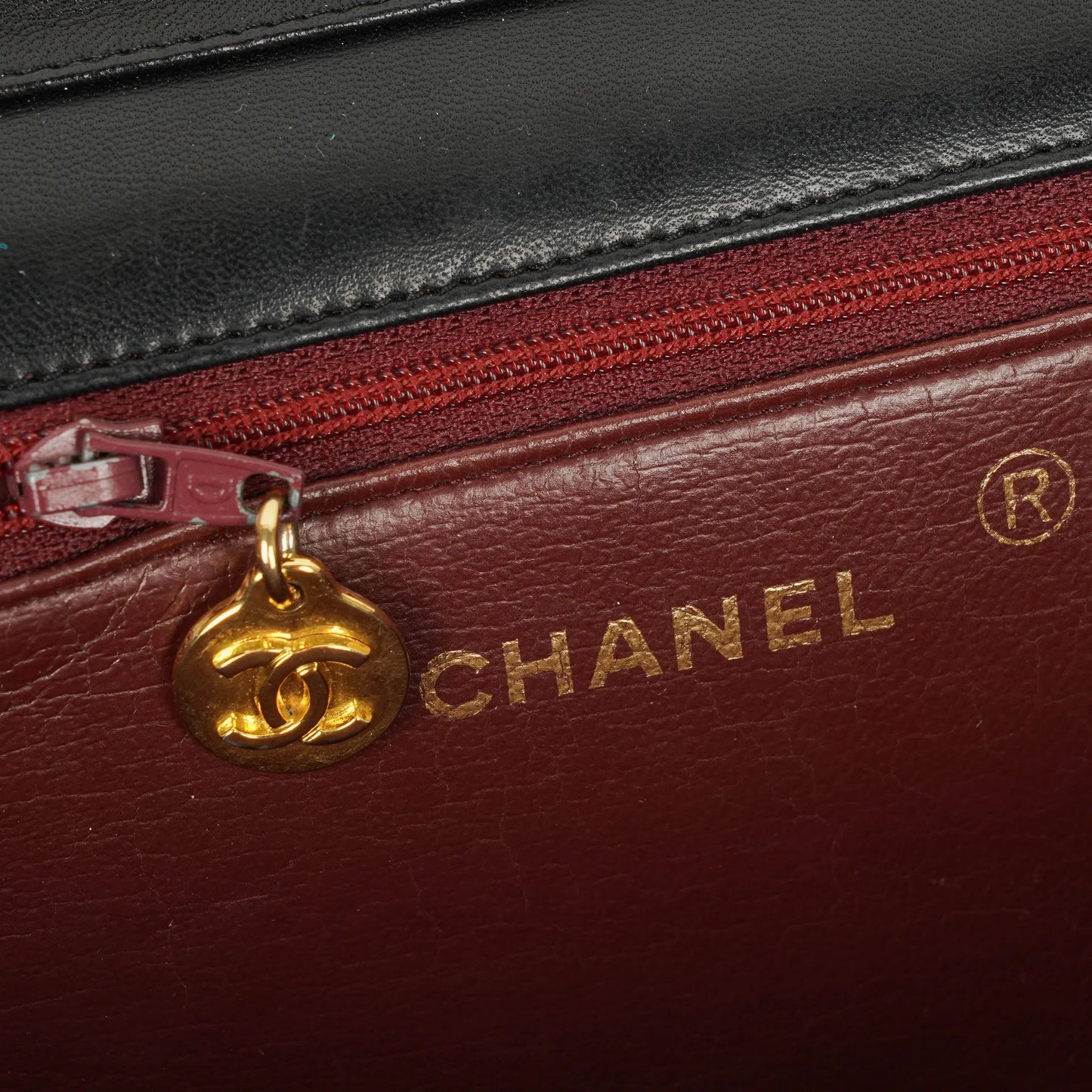 Chanel Classic Full Flap Bag aus schwarzem gestepptem Lammleder mit 24K vergoldeter Hardware