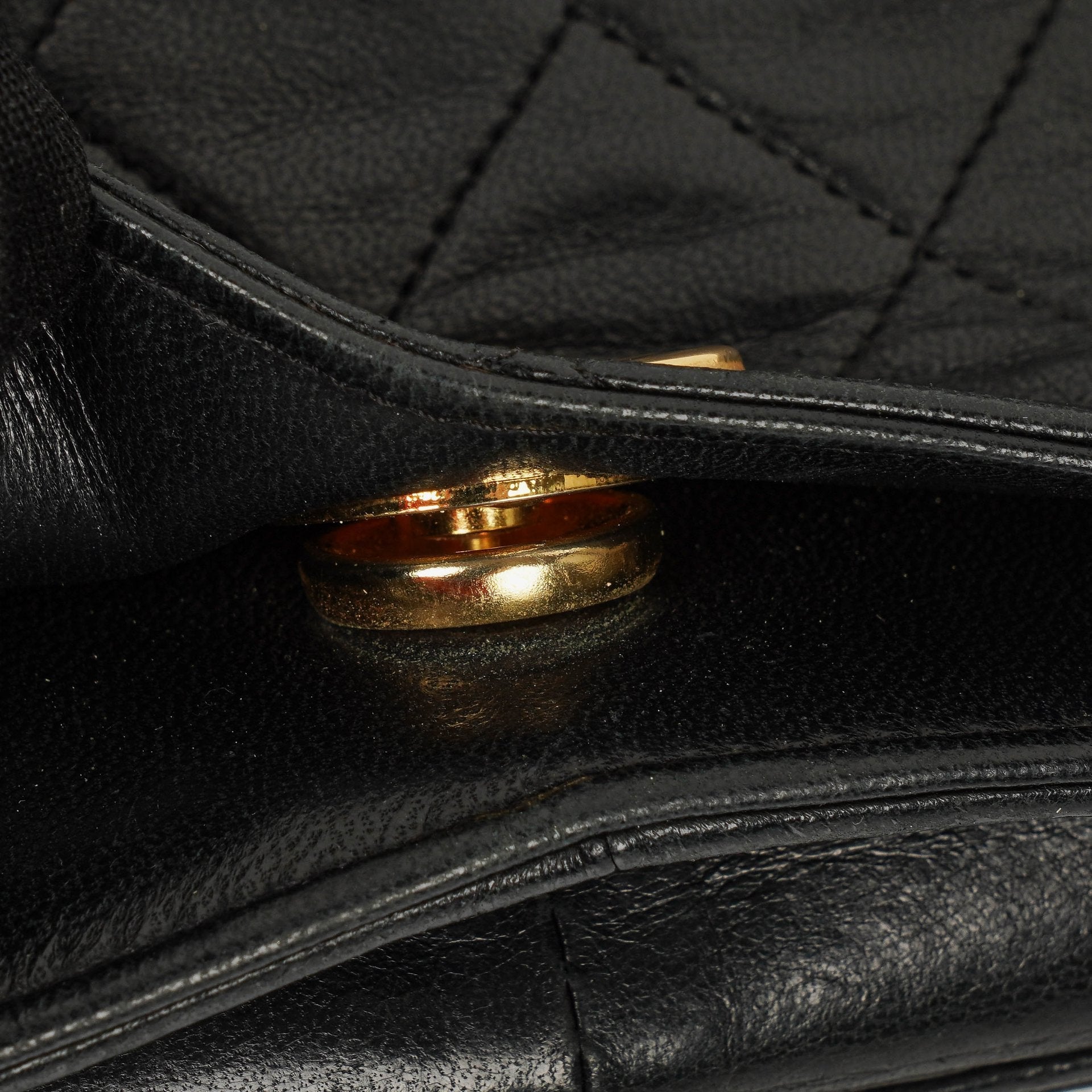 Chanel Classic Full Flap Bag aus schwarzem gestepptem Lammleder mit 24K vergoldeter Hardware