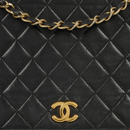 Chanel Classic Full Flap Bag aus schwarzem gestepptem Lammleder mit 24K vergoldeter Hardware