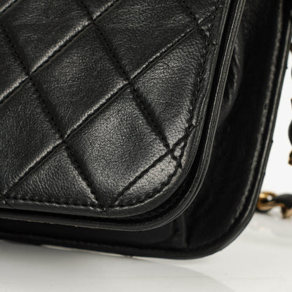 Chanel Classic Full Flap Tasche aus schwarzem gestepptem Lammleder mit 24K vergoldeten Beschlägen