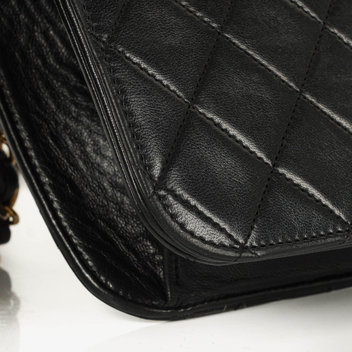 Chanel Classic Full Flap Tasche aus schwarzem gestepptem Lammleder mit 24K vergoldeten Beschlägen