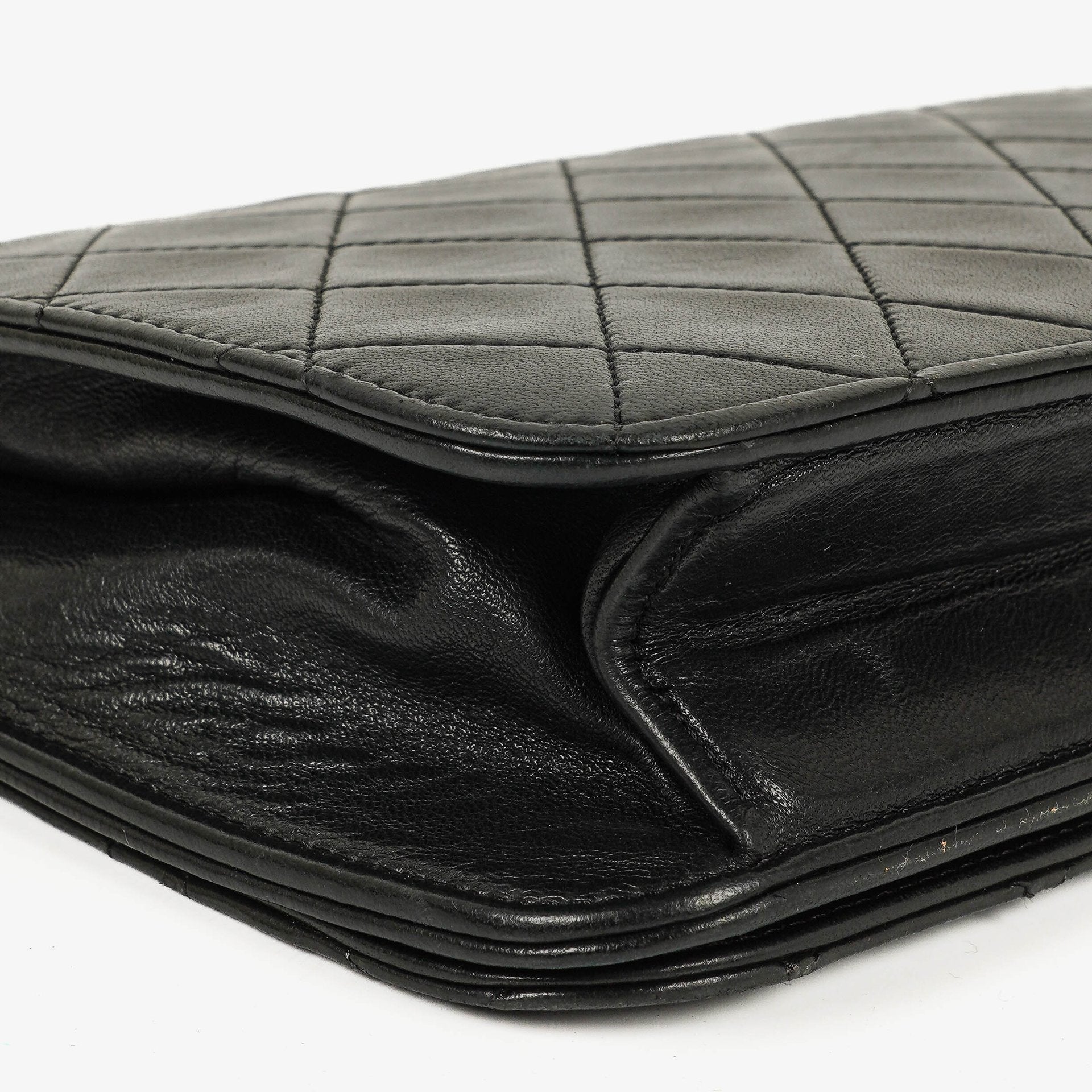 Chanel Classic Full Flap Tasche aus schwarzem gestepptem Lammleder mit 24K vergoldeten Beschlägen