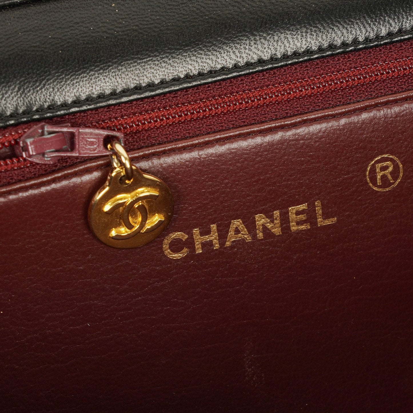 Chanel Classic Full Flap Tasche aus schwarzem gestepptem Lammleder mit 24K vergoldeten Beschlägen
