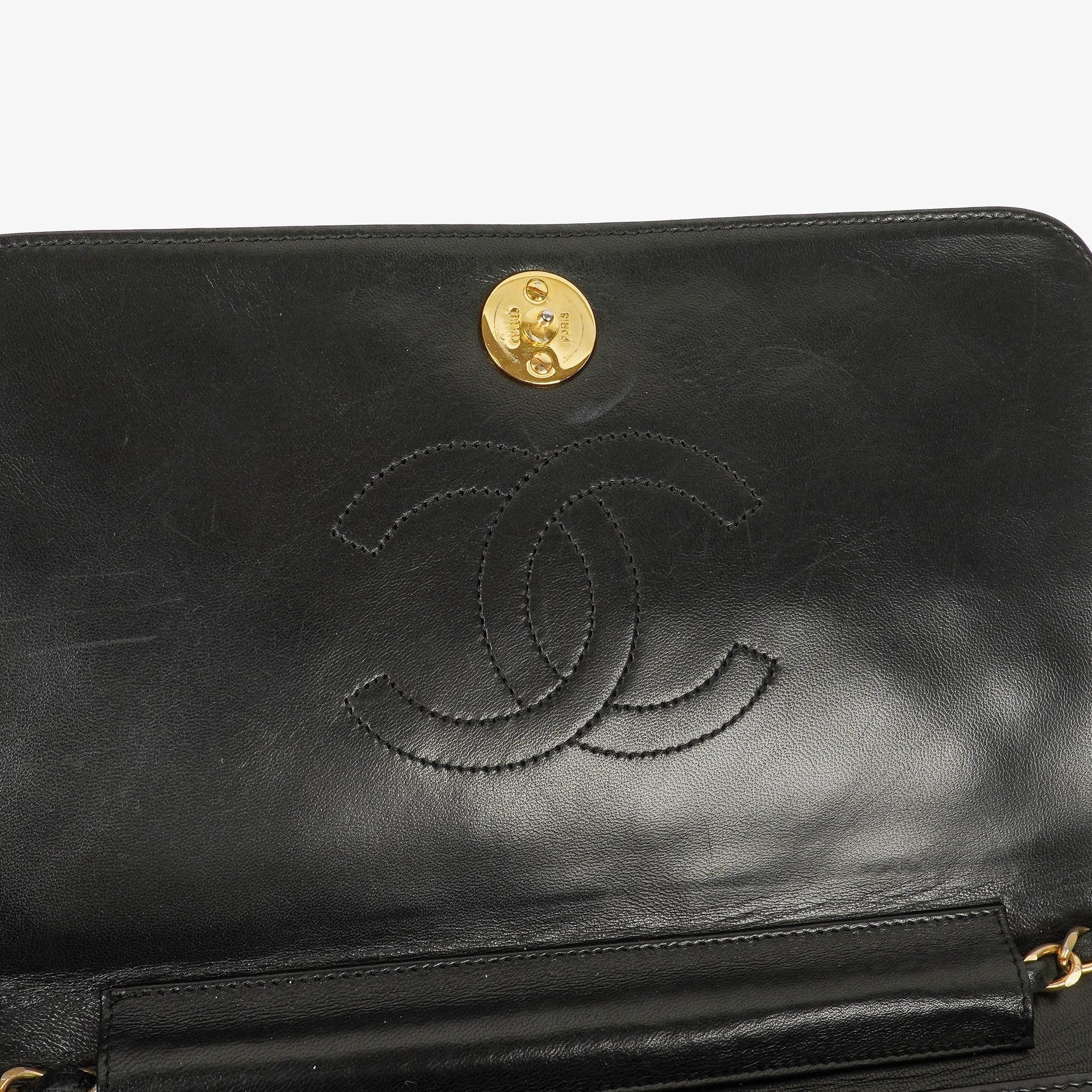 Chanel Classic Full Flap Tasche aus schwarzem gestepptem Lammleder mit 24K vergoldeten Beschlägen