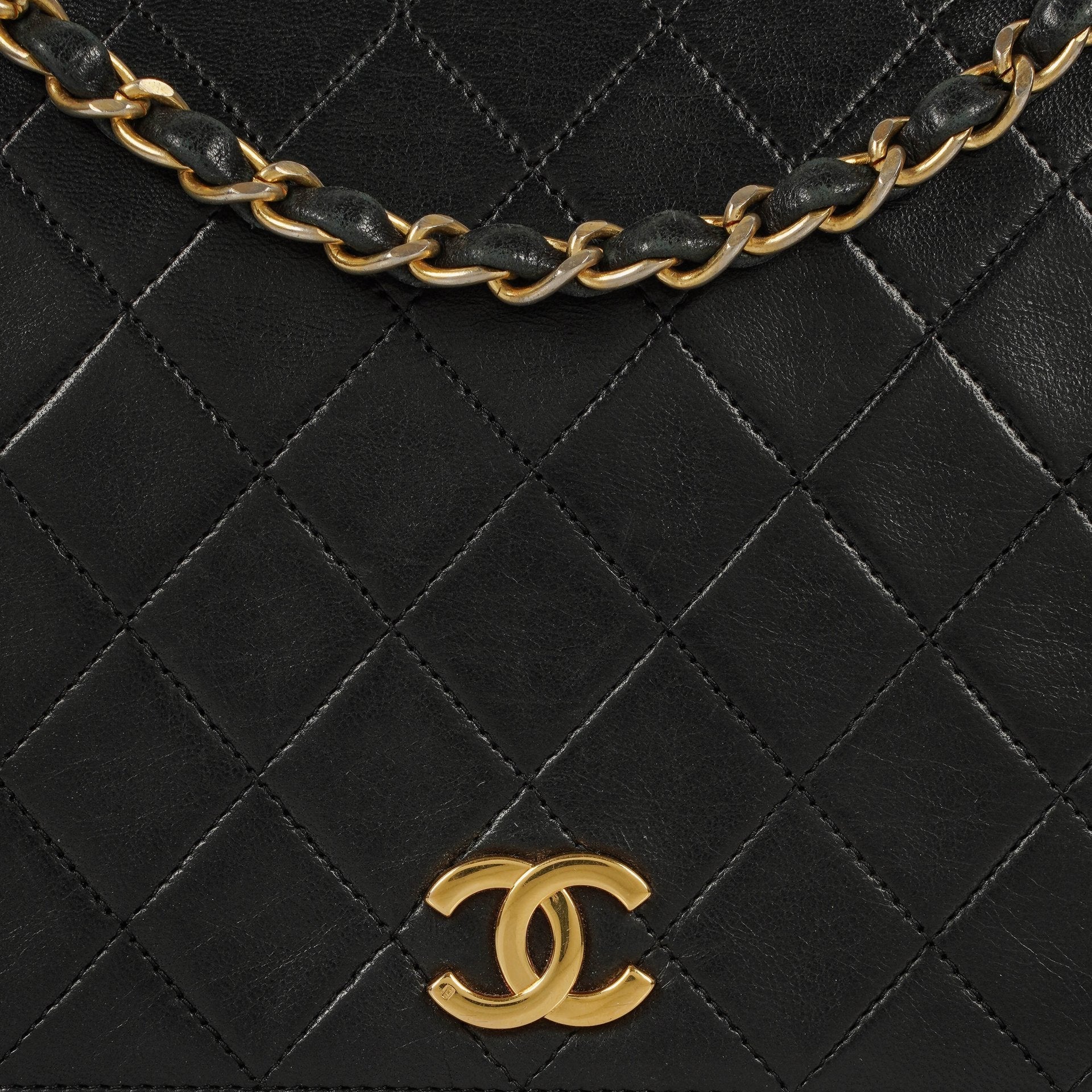 Chanel Classic Full Flap Tasche aus schwarzem gestepptem Lammleder mit 24K vergoldeten Beschlägen