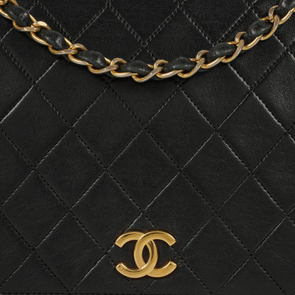 Chanel Classic Full Flap Tasche aus schwarzem gestepptem Lammleder mit 24K vergoldeten Beschlägen