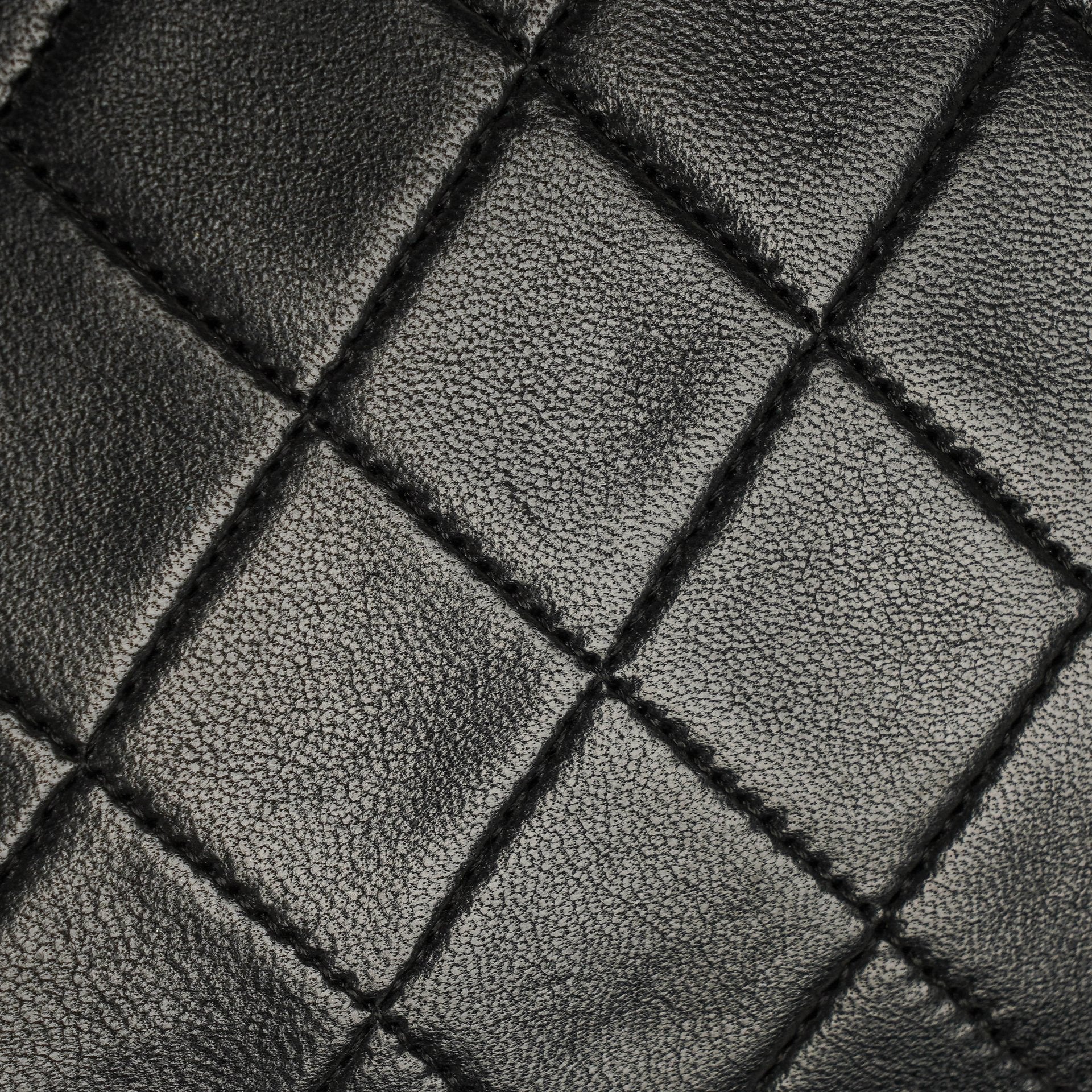 Chanel Classic Full Flap Tasche aus schwarzem gestepptem Lammleder mit 24K vergoldeten Beschlägen