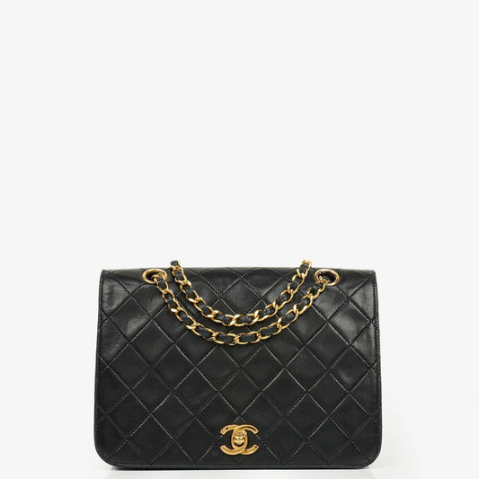 Chanel Vollklappentasche aus schwarzem gestepptem Leder mit 24K vergoldeten Beschlägen