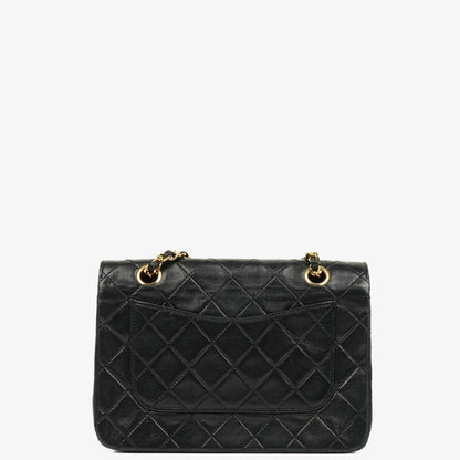 Chanel Vollklappentasche aus schwarzem gestepptem Leder mit 24K vergoldeten Beschlägen