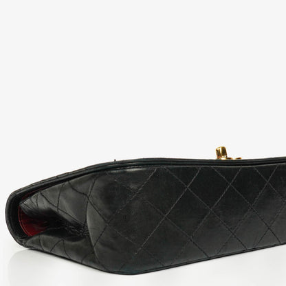 Chanel Vollklappentasche aus schwarzem gestepptem Leder mit 24K vergoldeten Beschlägen