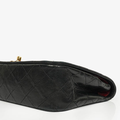 Chanel Vollklappentasche aus schwarzem gestepptem Leder mit 24K vergoldeten Beschlägen