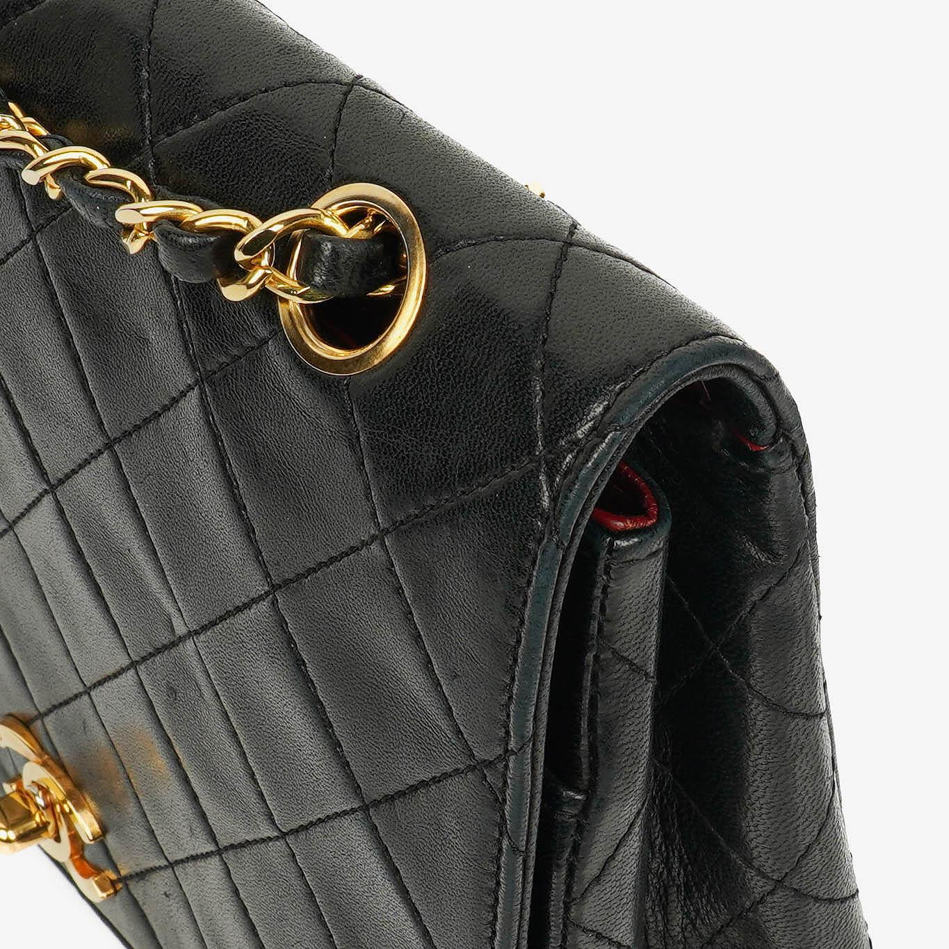Chanel Vollklappentasche aus schwarzem gestepptem Leder mit 24K vergoldeten Beschlägen