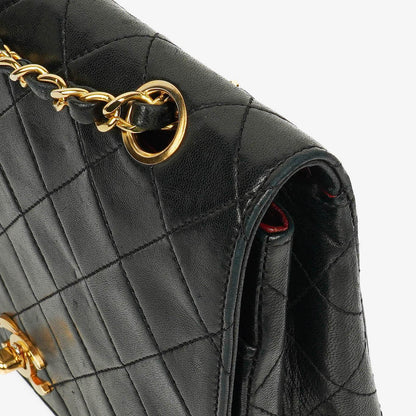 Chanel Vollklappentasche aus schwarzem gestepptem Leder mit 24K vergoldeten Beschlägen