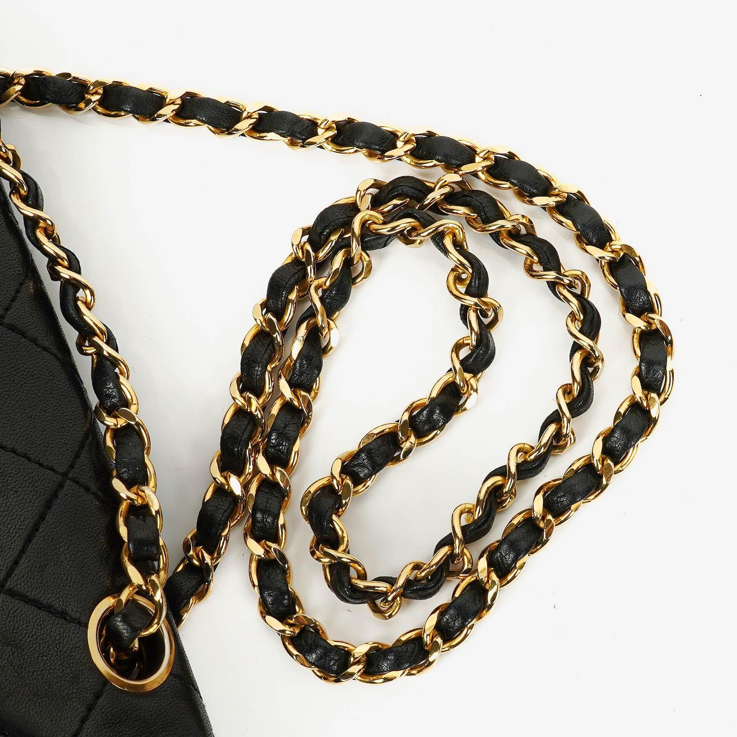 Chanel Vollklappentasche aus schwarzem gestepptem Leder mit 24K vergoldeten Beschlägen