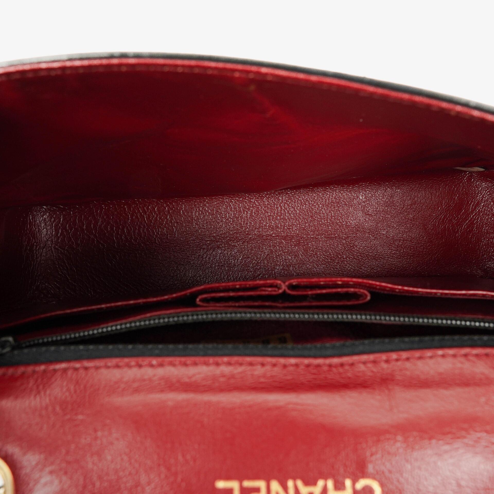 Chanel Vollklappentasche aus schwarzem gestepptem Leder mit 24K vergoldeten Beschlägen