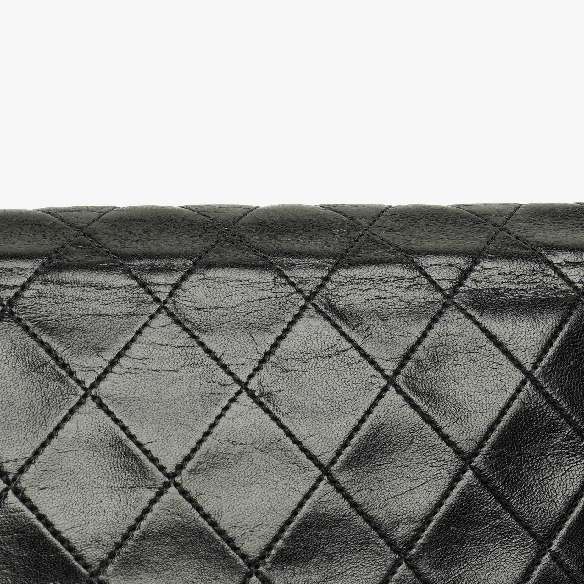 Chanel Classic Full Flap Tasche aus schwarzem Steppleder mit 24K vergoldeten Beschlägen
