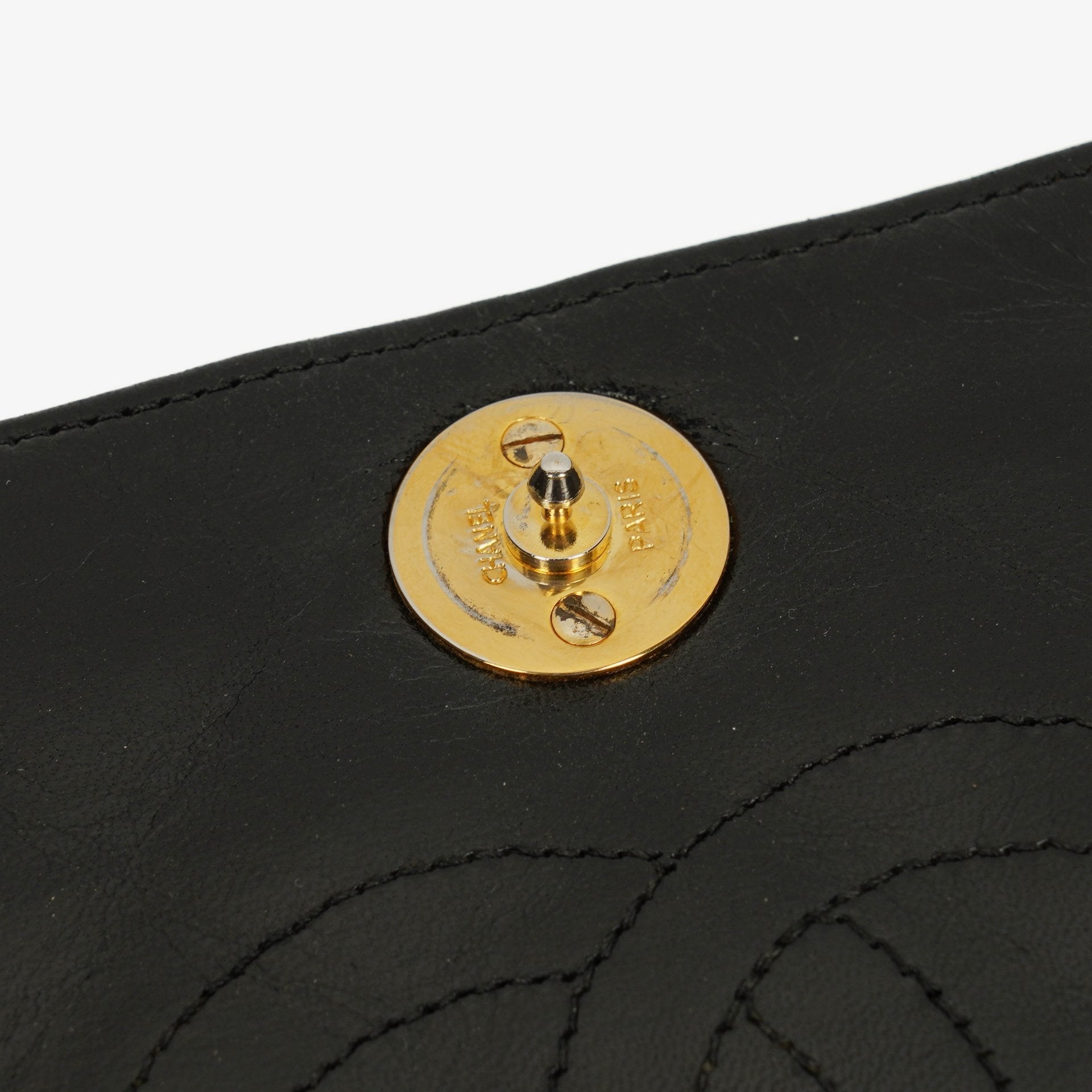 Chanel Classic Full Flap Tasche aus schwarzem Steppleder mit 24K vergoldeten Beschlägen