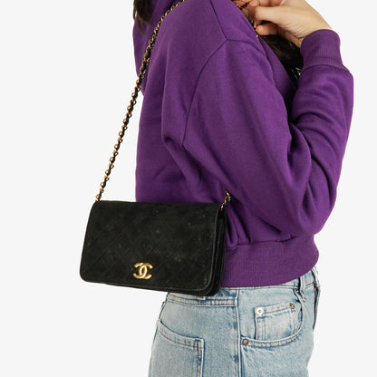 Chanel Classic Full Flap Tasche aus schwarzem gestepptem Wildleder