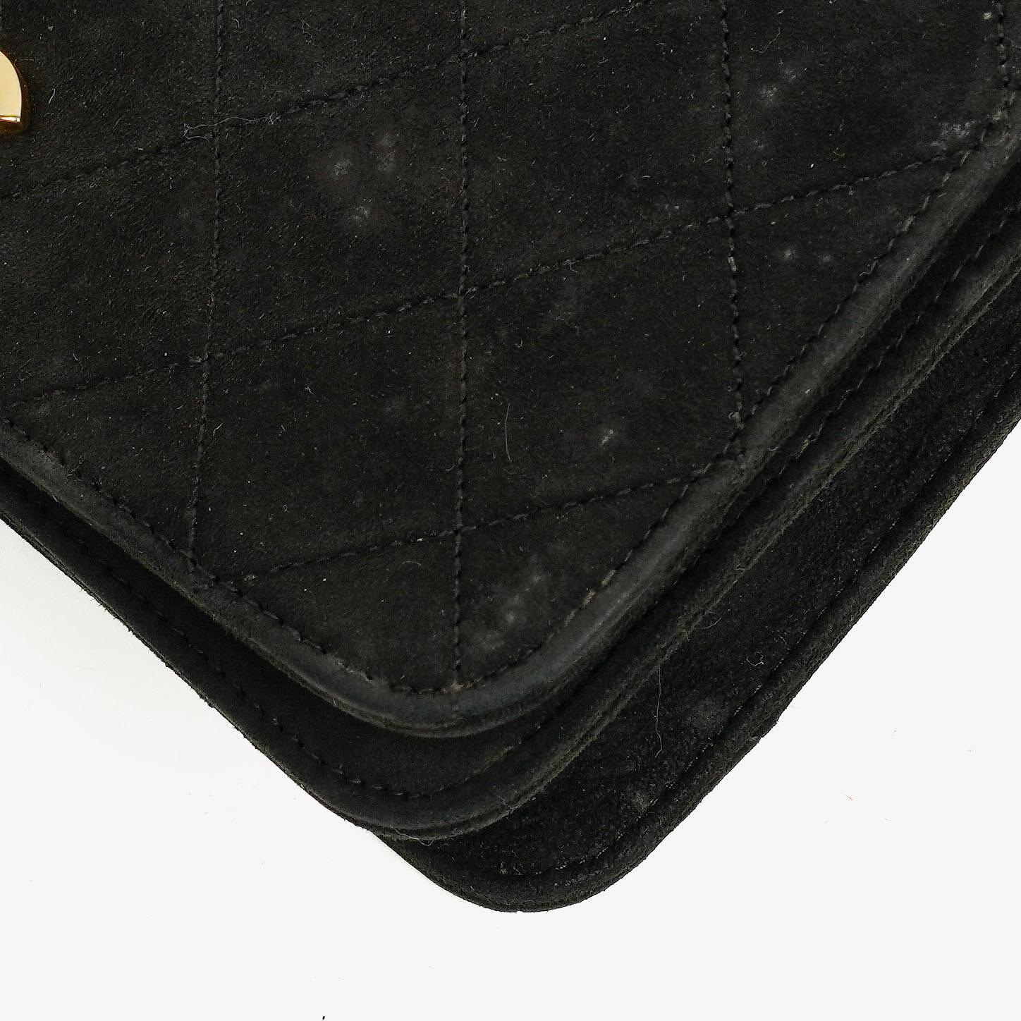 Chanel Classic Full Flap Tasche aus schwarzem gestepptem Wildleder