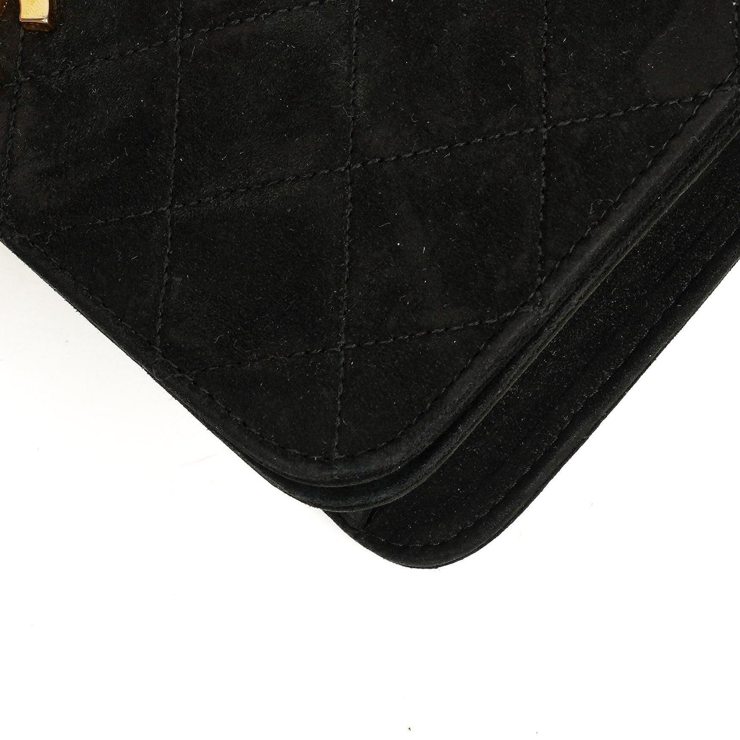 Chanel Classic Full Flap Bag aus schwarzem gestepptem Wildleder
