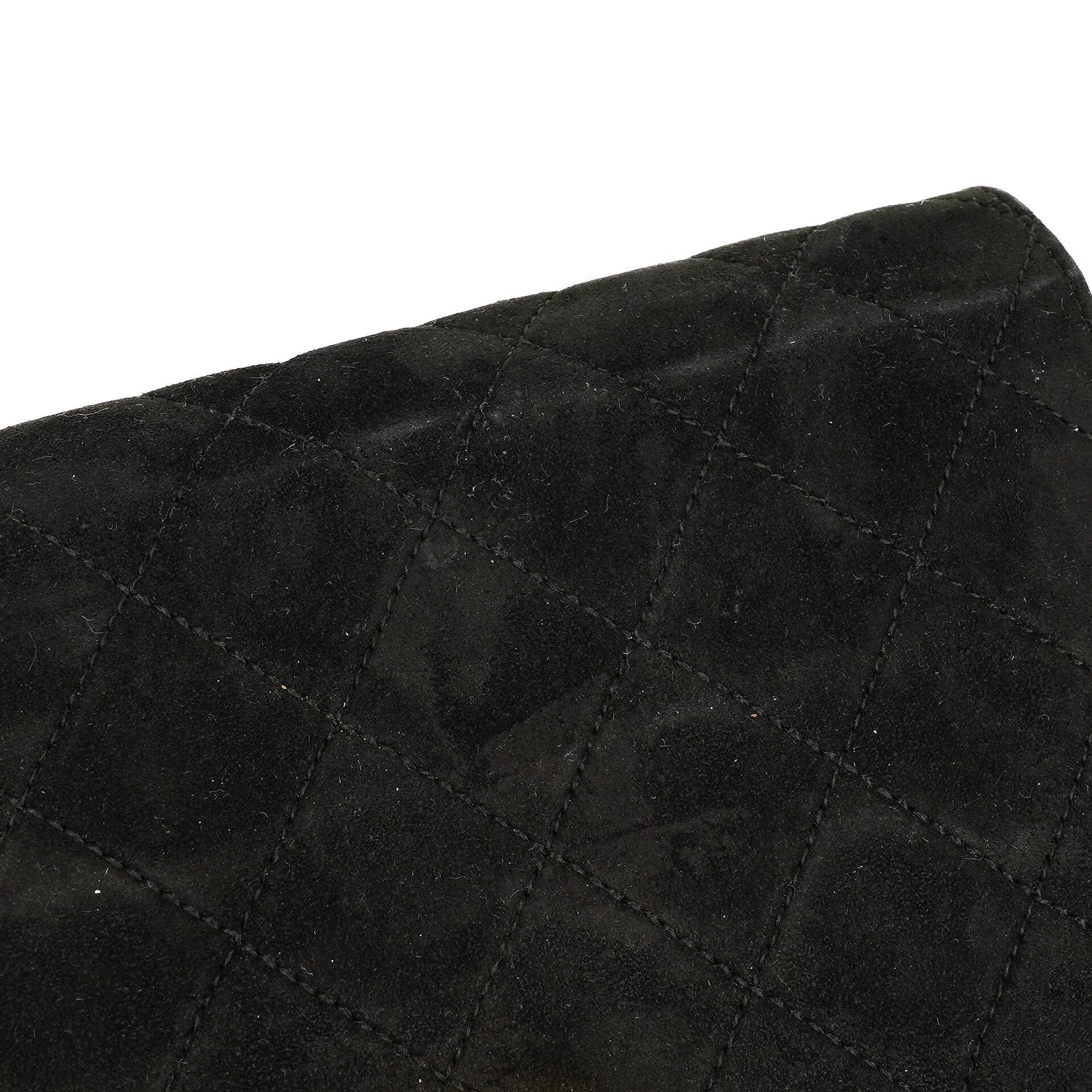 Chanel Classic Full Flap Bag aus schwarzem gestepptem Wildleder