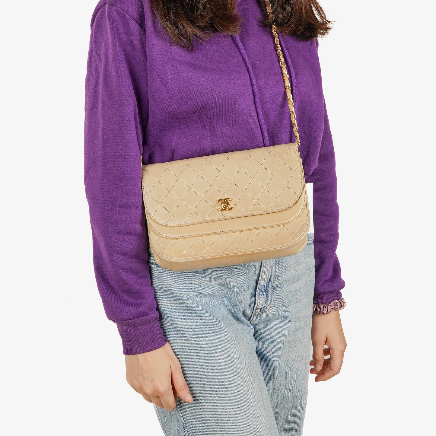 Chanel Classic Halbmond Double Flap Tasche aus beigem gestepptem Lammleder mit 24K vergoldeten Beschlägen