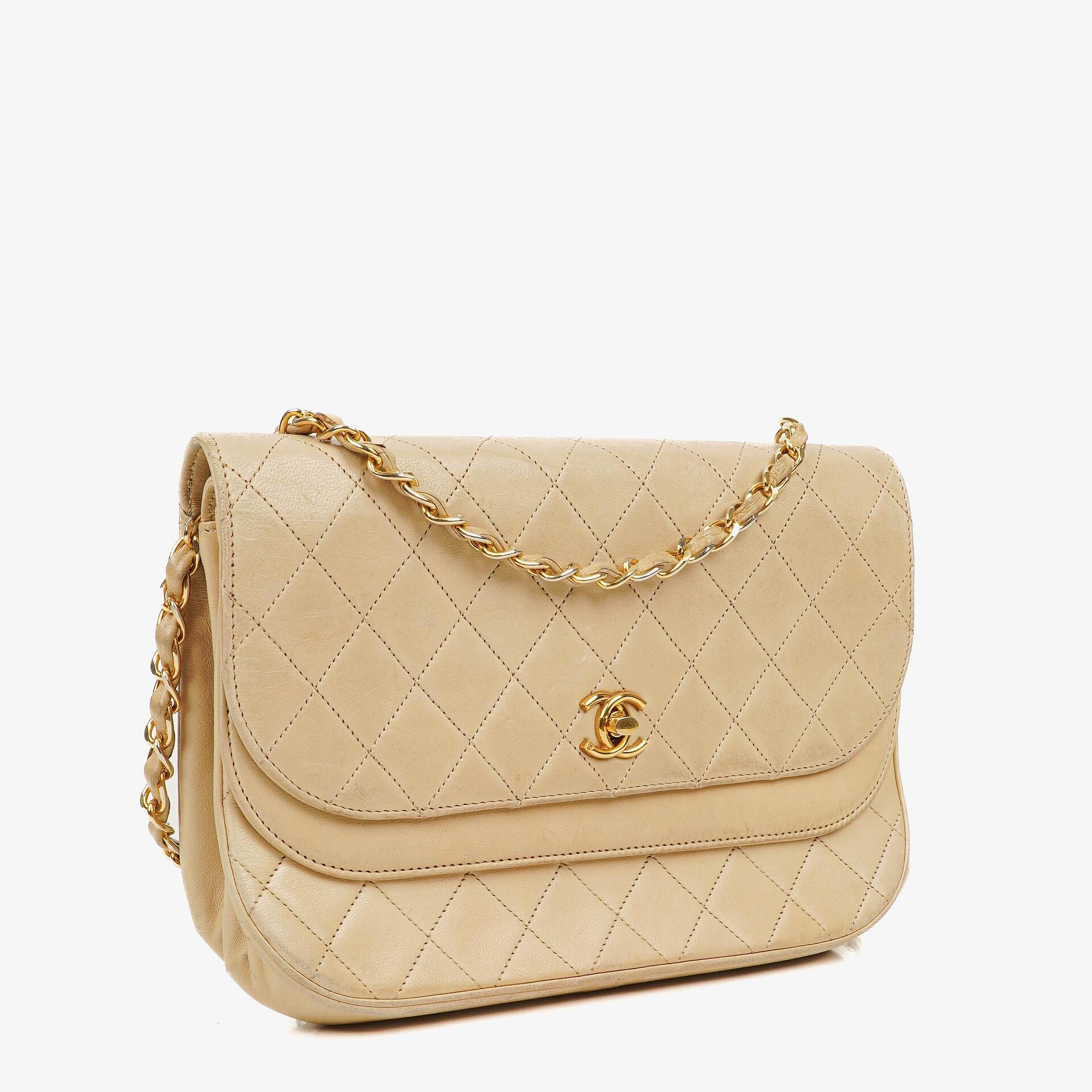 Chanel Classic Halbmond Double Flap Tasche aus beigem gestepptem Lammleder mit 24K vergoldeten Beschlägen