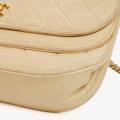 Chanel Classic Halbmond Double Flap Tasche aus beigem gestepptem Lammleder mit 24K vergoldeten Beschlägen