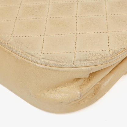Chanel Classic Halbmond Double Flap Tasche aus beigem gestepptem Lammleder mit 24K vergoldeten Beschlägen