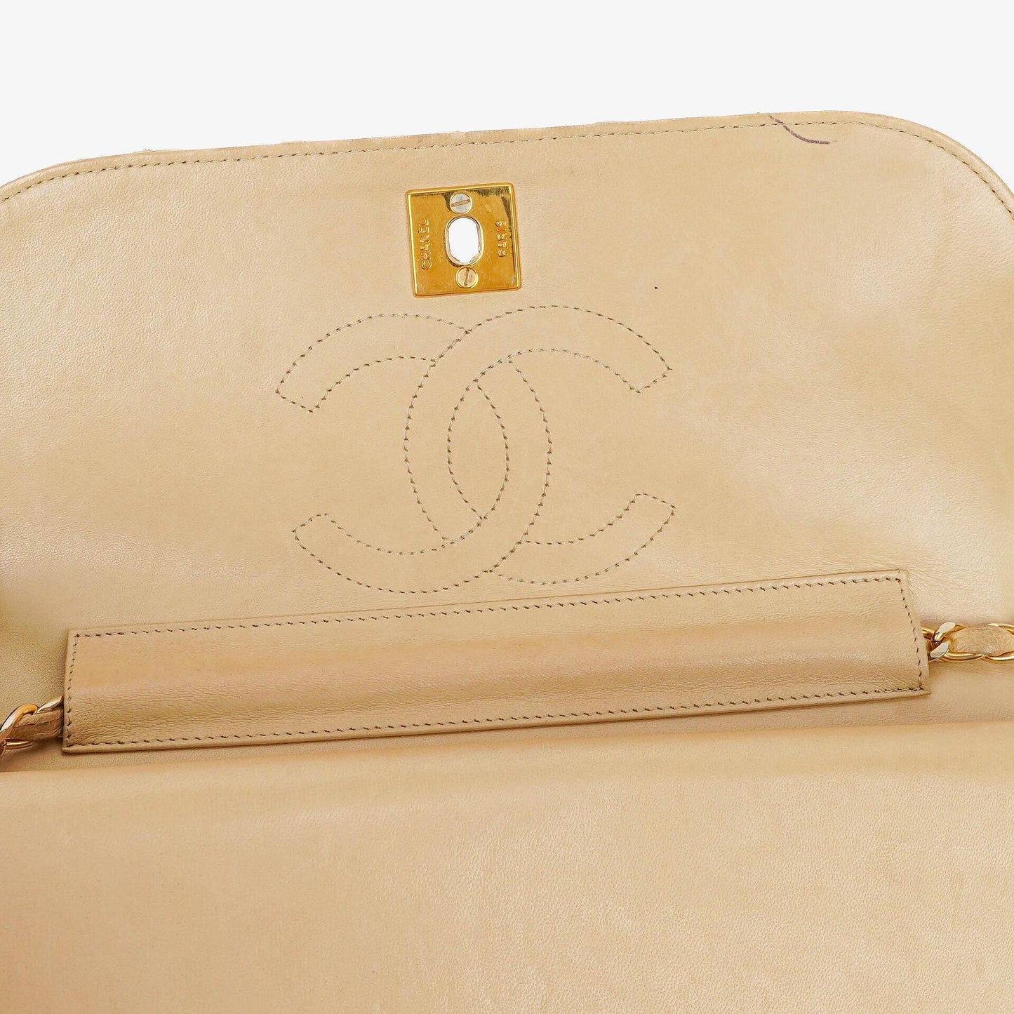 Chanel Classic Halbmond Double Flap Tasche aus beigem gestepptem Lammleder mit 24K vergoldeten Beschlägen