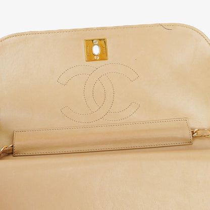 Chanel Classic Halbmond Double Flap Tasche aus beigem gestepptem Lammleder mit 24K vergoldeten Beschlägen