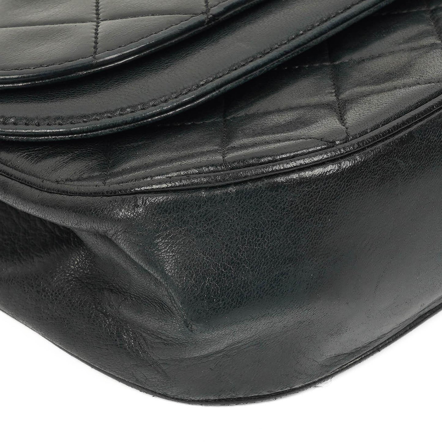 Chanel Classic Half Moon Double Flap Tasche aus schwarzem gestepptem Lammleder mit 24K vergoldeter Hardware