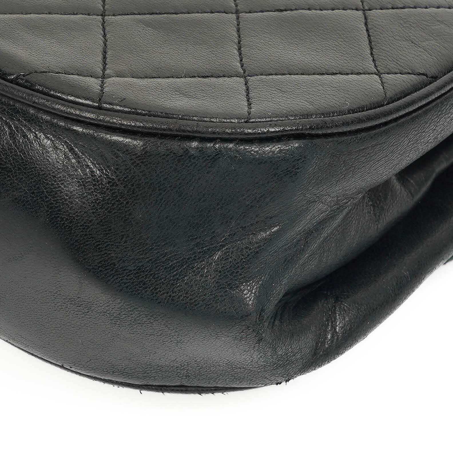 Chanel Classic Half Moon Double Flap Tasche aus schwarzem gestepptem Lammleder mit 24K vergoldeter Hardware