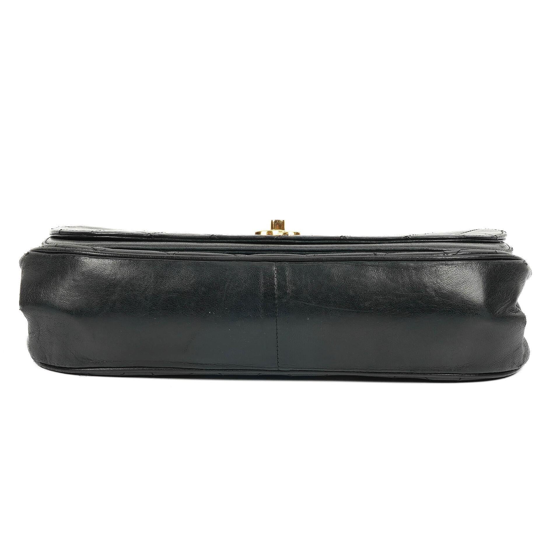 Chanel Classic Half Moon Double Flap Tasche aus schwarzem gestepptem Lammleder mit 24K vergoldeter Hardware
