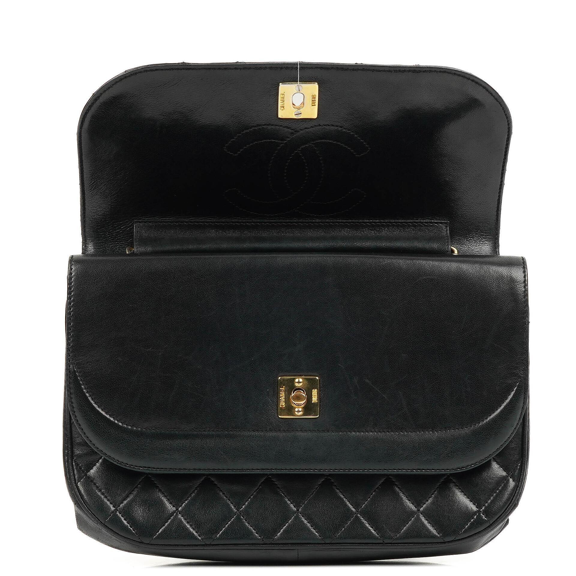 Chanel Classic Half Moon Double Flap Tasche aus schwarzem gestepptem Lammleder mit 24K vergoldeter Hardware
