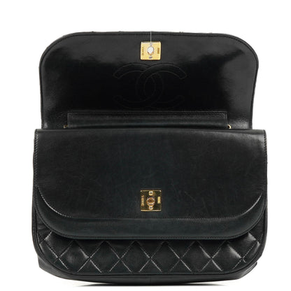 Chanel Classic Half Moon Double Flap Tasche aus schwarzem gestepptem Lammleder mit 24K vergoldeter Hardware