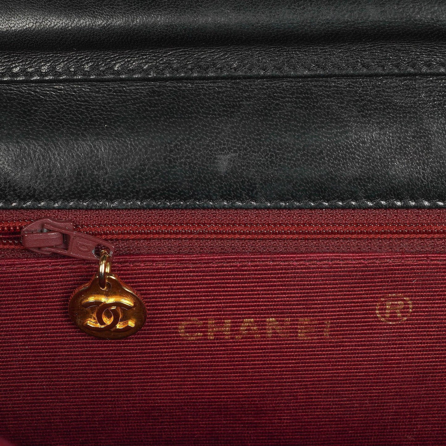 Chanel Classic Half Moon Double Flap Tasche aus schwarzem gestepptem Lammleder mit 24K vergoldeter Hardware