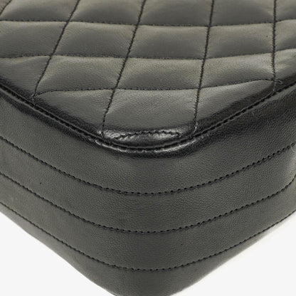 Chanel Classic Half Moon Single Flap Bag aus schwarzem gestepptem Lammleder mit 24K vergoldeten Beschlägen