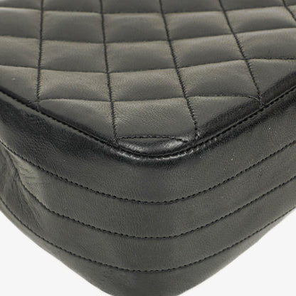 Chanel Classic Half Moon Single Flap Bag aus schwarzem gestepptem Lammleder mit 24K vergoldeten Beschlägen