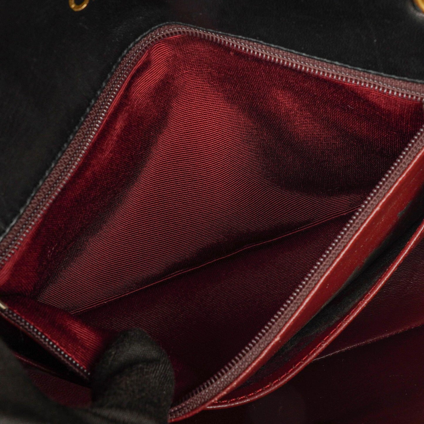 Chanel Classic Half Moon Single Flap Bag aus schwarzem gestepptem Lammleder mit 24K vergoldeten Beschlägen