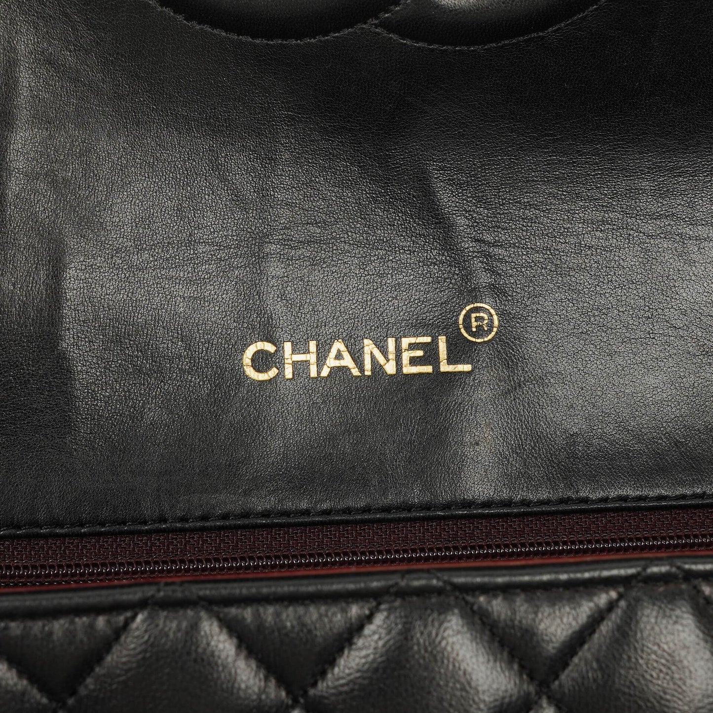 Chanel Classic Half Moon Single Flap Bag aus schwarzem gestepptem Lammleder mit 24K vergoldeten Beschlägen